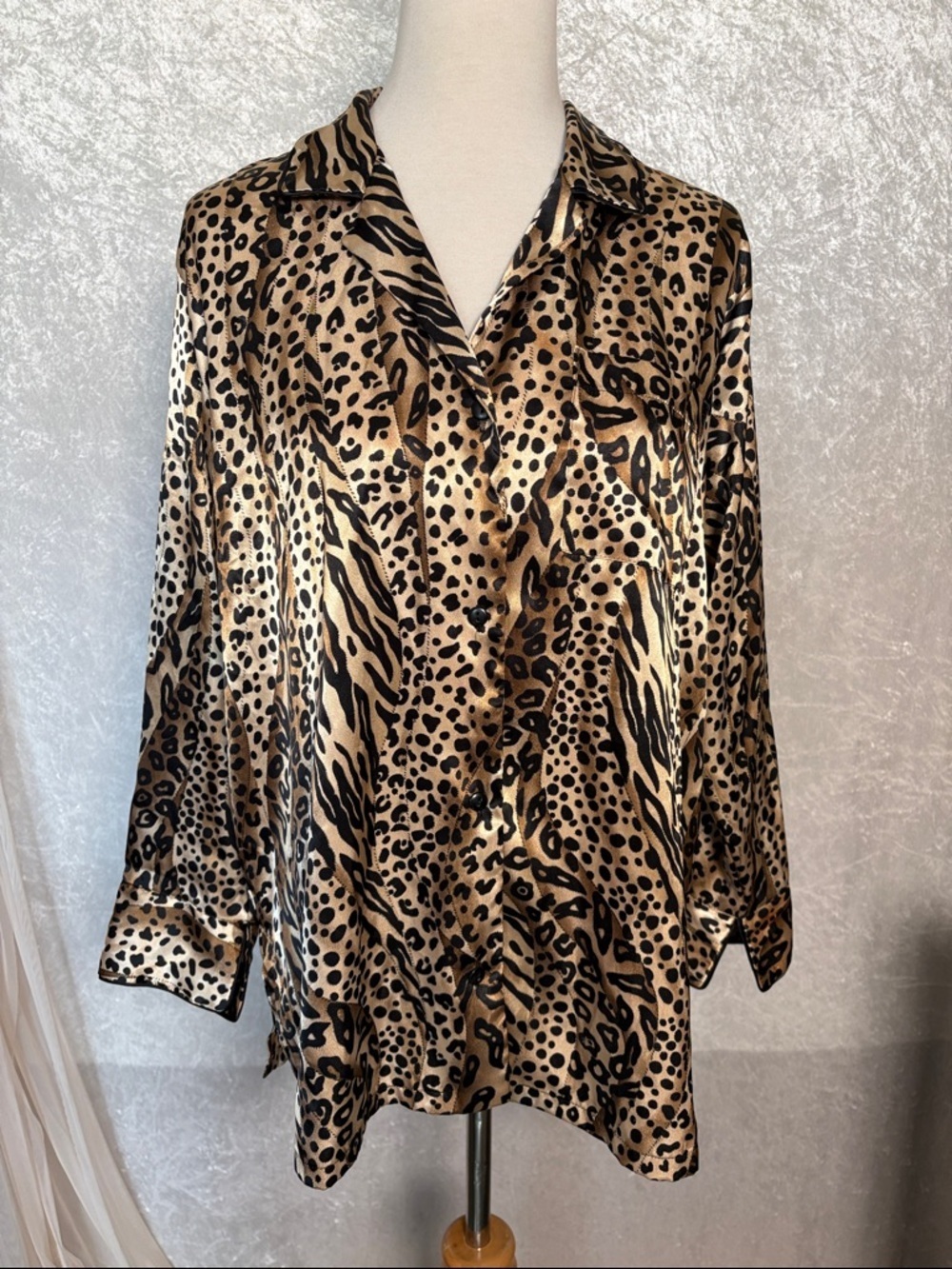 Secret Treasures Satin Leopard Print Button-Up blouse Size L